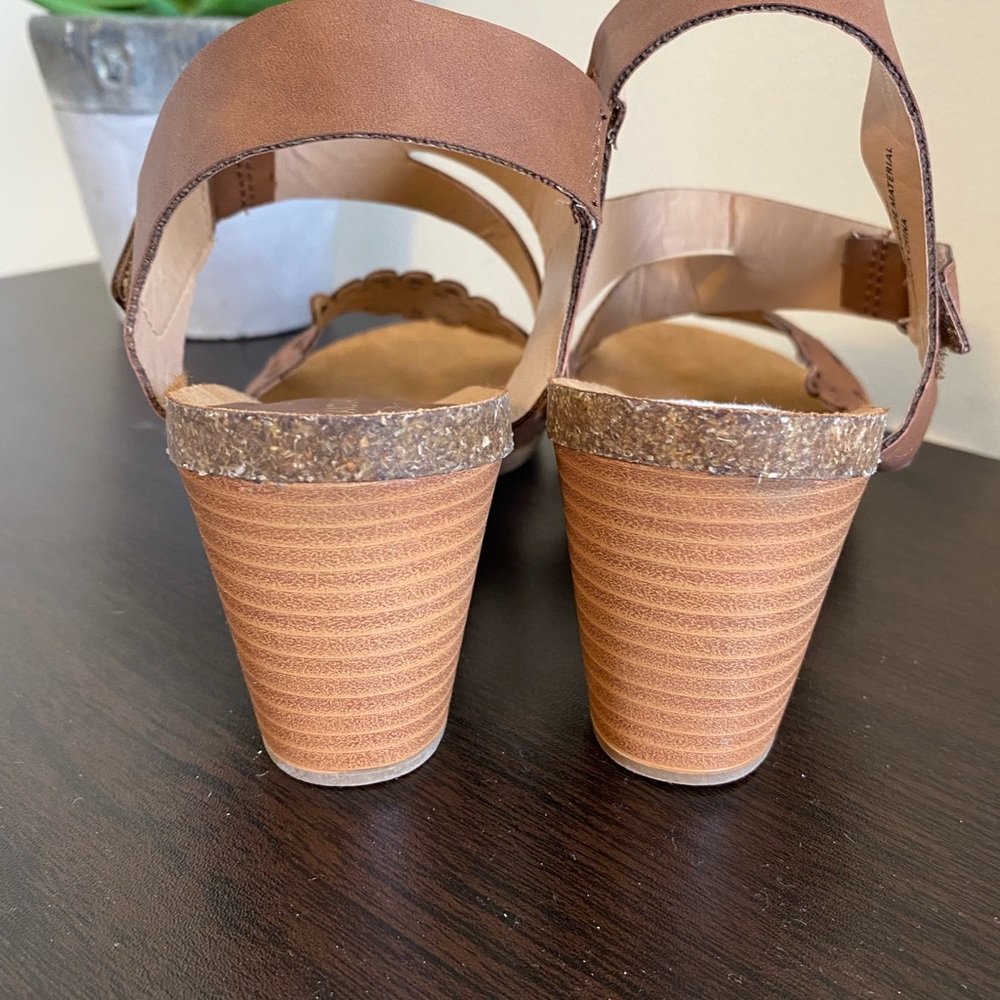 Heel Sandals 9.5 - Picture 3 of 5